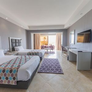 Deluxe Room Pool or Partial Sea View